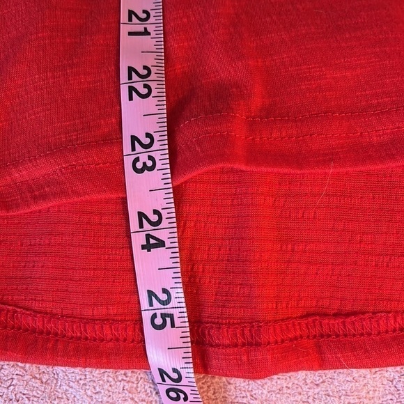 New York Laundry Women’s red V-neck top with embroidered flowers size small NWT - Picture 9 of 9